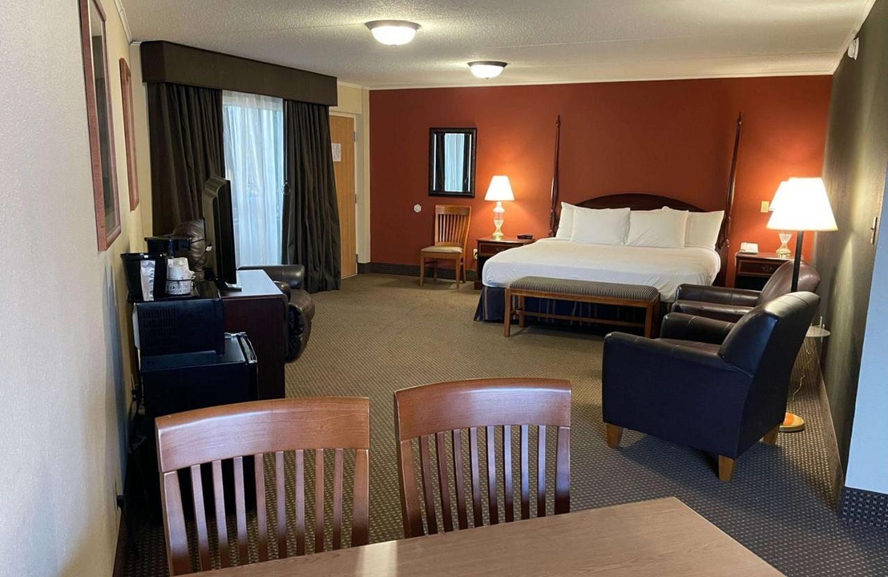 Crossroads Hotel & Event Center Fort Dodge Exteriér fotografie
