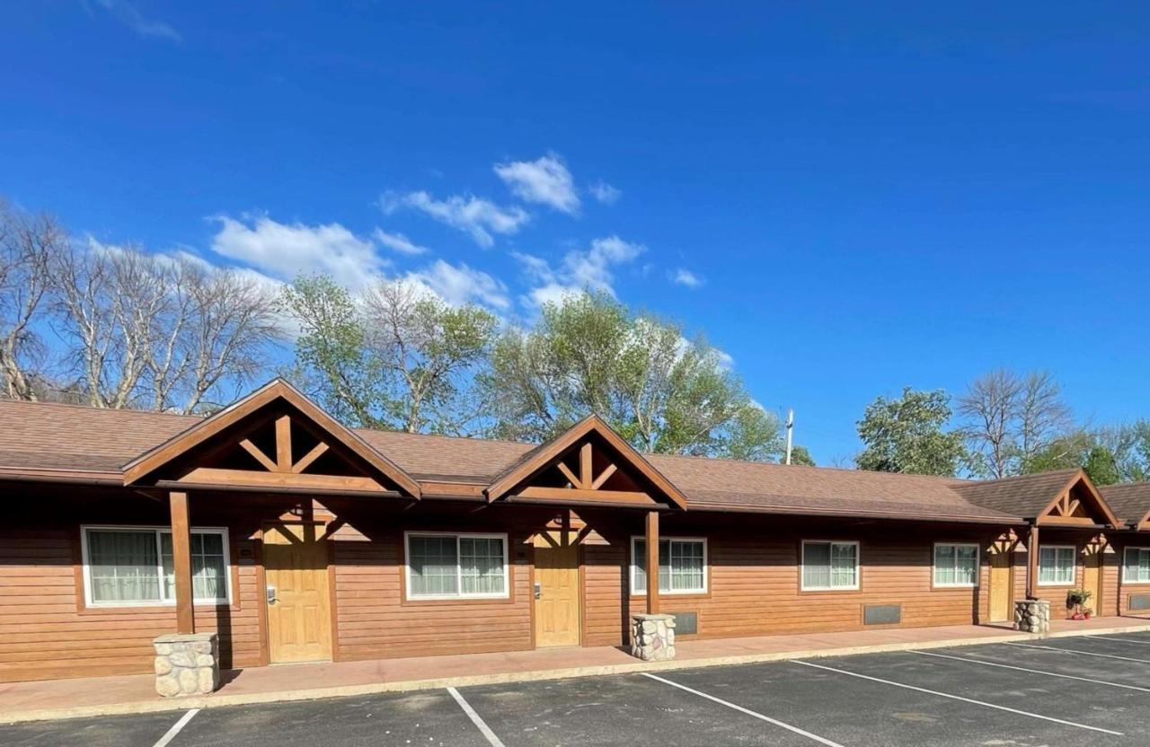 Crossroads Hotel & Event Center Fort Dodge Exteriér fotografie